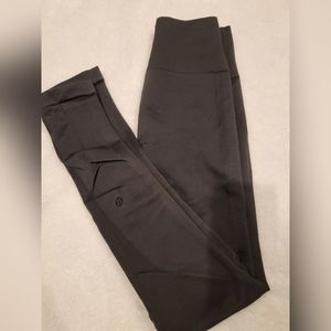 Lululemon Zone In Tight Black 6 Full Length EUC